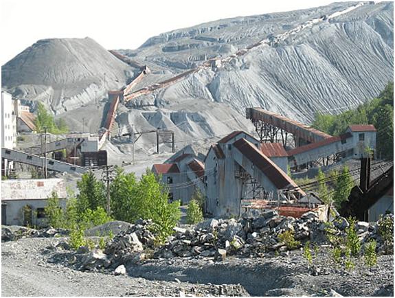 Which super power increased its asbestos use in 2011?