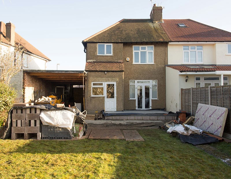 When was asbestos used in homes in the UK?